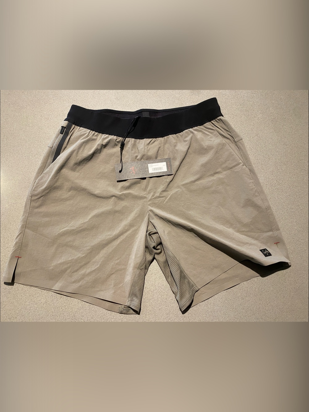 Sun Day Red NWT Tiger Woods training short. Men’s Small Was $139 Sale Price $59